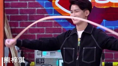 熊梓淇跳舞视频,动感舞步演绎青春活力